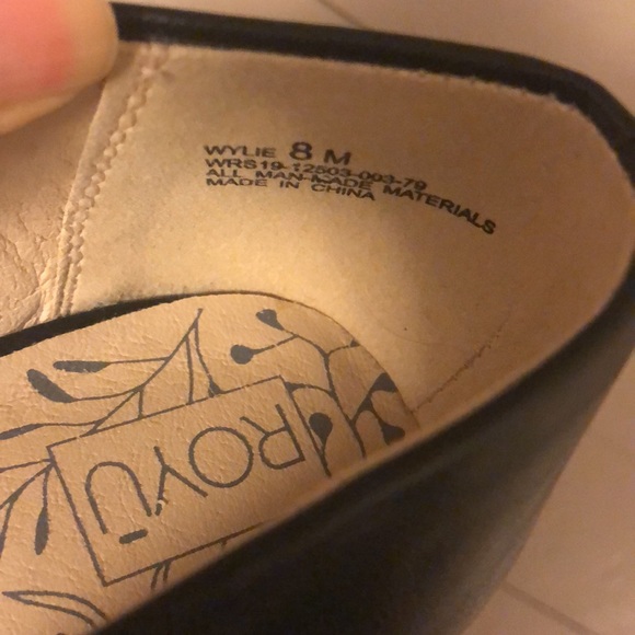 Royu Wylie Slip On Leather Pointed Toe Kitten Heel Memory Foam Pumps - Picture 9 of 9